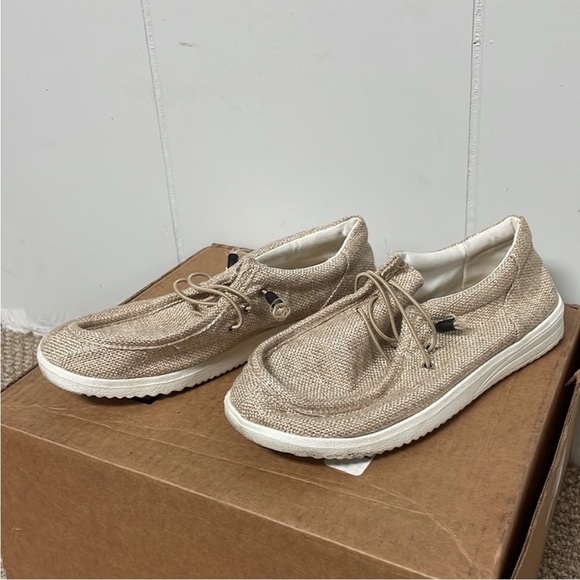 size 9 oatmeal color Outwoods loafers - Picture 2 of 5